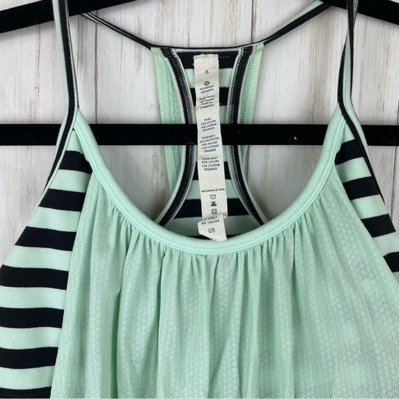 Lululemon sea foam green tank with sports bra size 6 - Picture 2 of 3